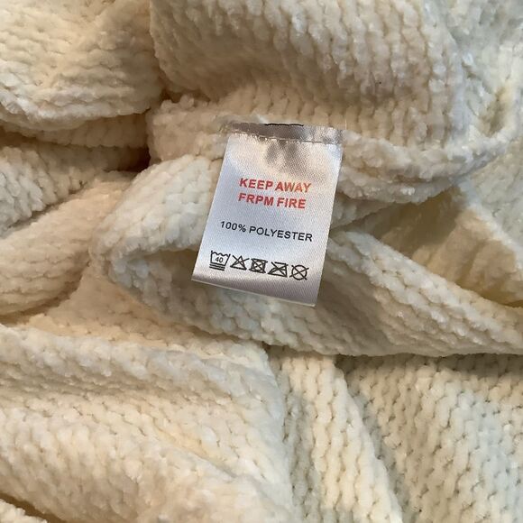 Long Sleeve/Off the Shoulder by In The Style - Picture 5 of 8